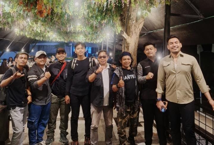‎Robby Purba Nikmati Liburan di Pantai Anyer, Terpikat Nasi Liwet Bakar Bambu Khas Anyer Wonderland